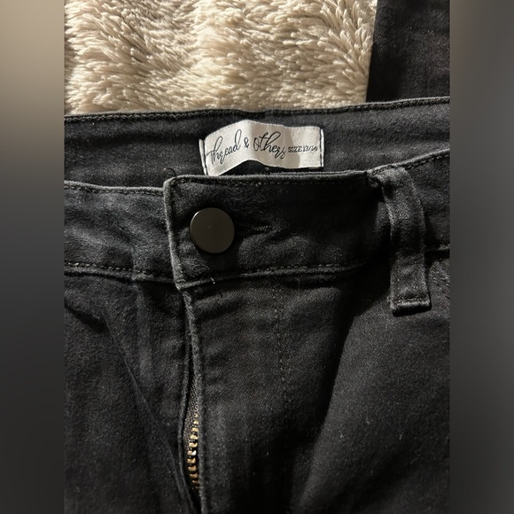 Thread & Others Women's Jeans - Picture 3 of 3